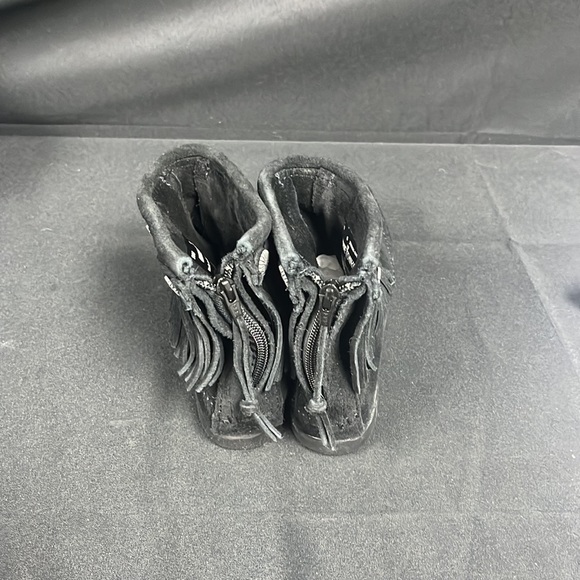 Minnetonka Women’s Zip Up High Top Boot (2917) - Picture 4 of 10